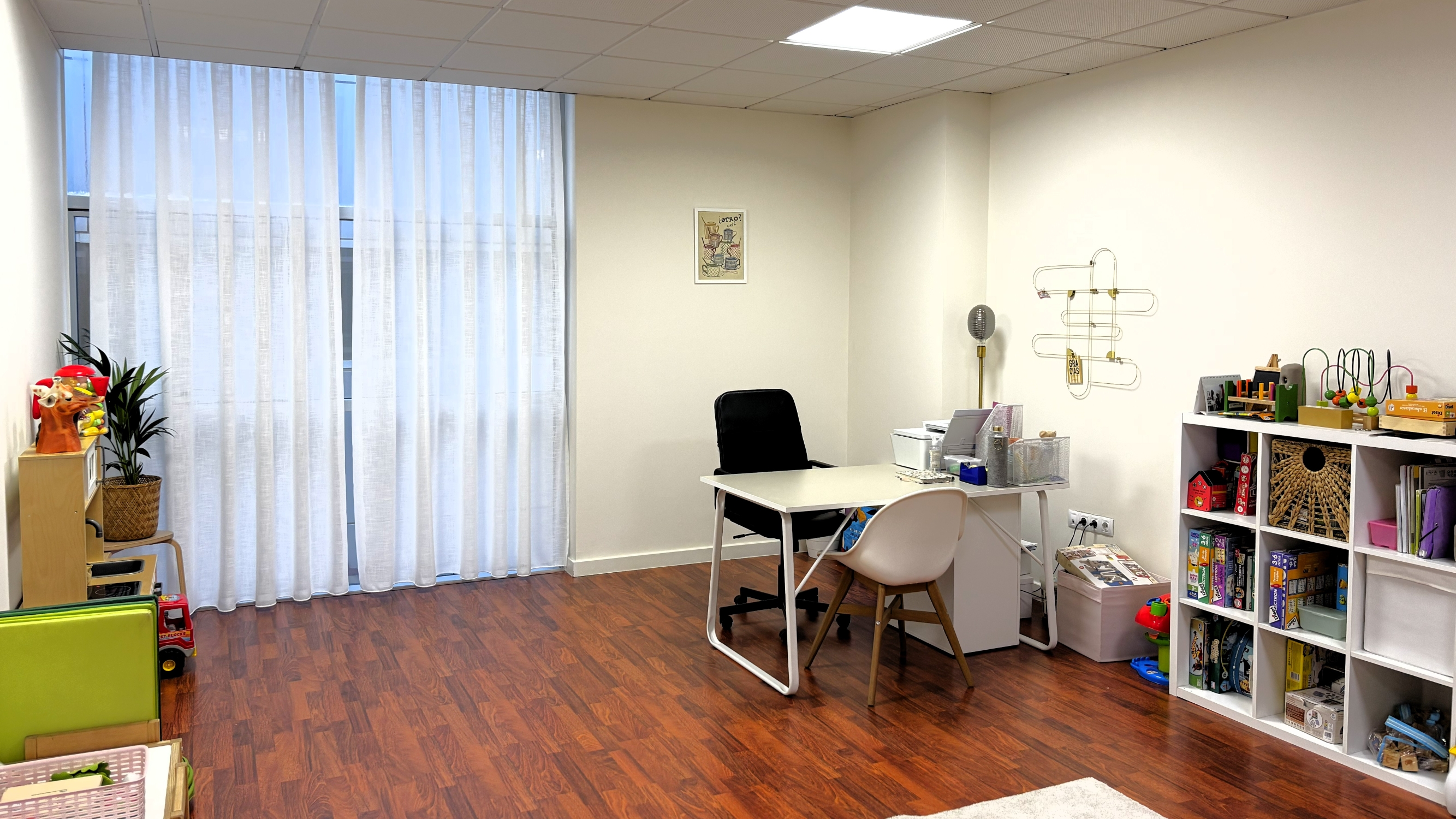 Consulta de logopedia Inma Alba en Bormujos - Sala de terapia y recursos clínicos